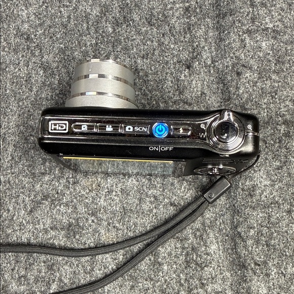 Kodak Black Compact Camera with Charger - Picture 5 of 6